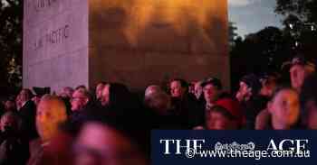 Boos shatter hush of Melbourne’s Anzac Day dawn service
