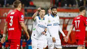 PSV maakt titelrace spannender met eenvoudige zege bij FC Twente