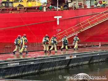 Brandweer Aalsmeer in actie bij grote scheepsbrand in de Amerikahaven