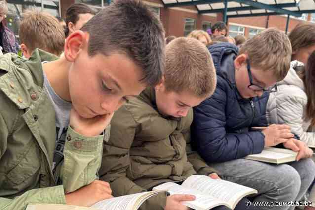 Basisschool De Driesprong leest massaal buiten