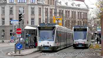 Jugendliche gehen am Roten Tor auf Senioren los und attackieren Helfer