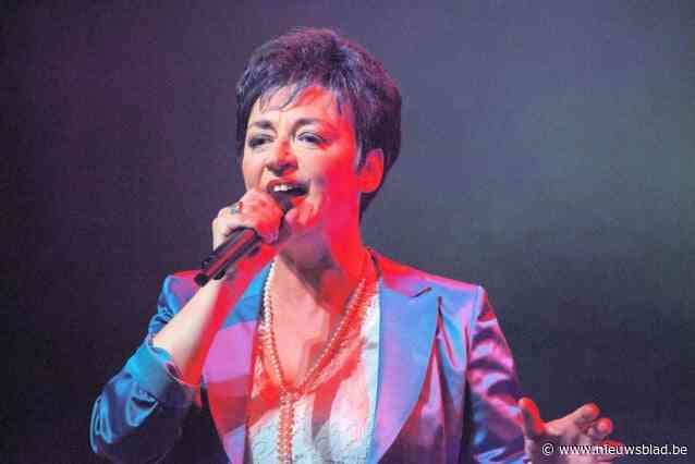 Jo Lemaire brengt samen met harmonie Franse chansons op het podium