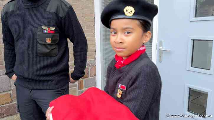 Navaylea (9) draagt Molukse vlag bij herdenking 75 jaar RMS: 'Spannend'