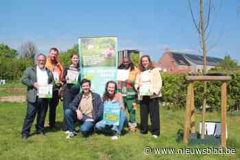 Televisiemaker Dieter Coppens trapt campagne ‘ByeByeGazon’ af in Veurne: “Lui tuinieren is de gouden tip”