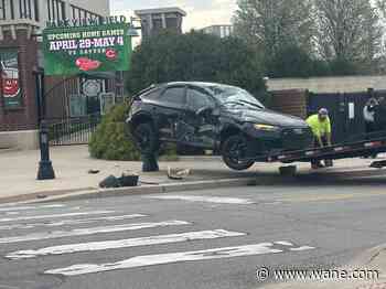 Crash stalls Friday morning traffic on West Jefferson Boulevard