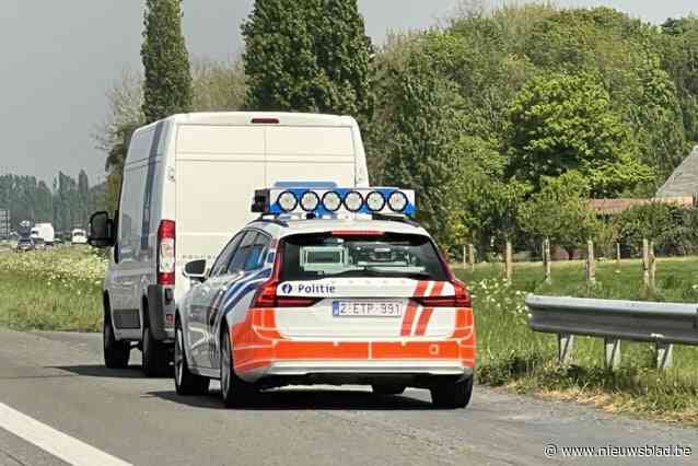 Brandweer rukt uit voor vermeende bestelwagenbrand langs E403