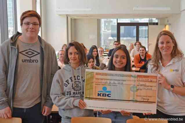 Studenten doneren 1.079 euro ten voordele van oogzorg in Afrika