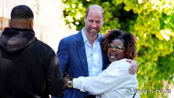 Ein Prinz zum Anfassen: William lässt sich knuddeln