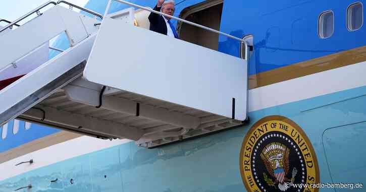 Trump mit First Lady zur Papst-Bestattung abgeflogen