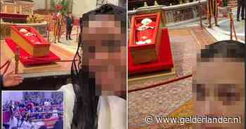 Selfies met het opgebaarde lichaam van de paus: is dan niets meer heilig?