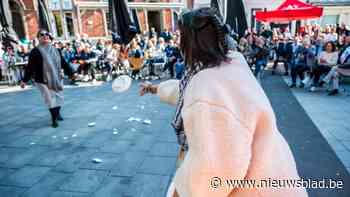 Gooi borden aan scherven op Leve immaterieel erfgoed