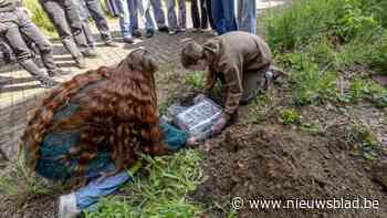 Leerlingen De Met begraven tijdcapsule bij start verbouwingen: “Blij dat werken eindelijk begonnen zijn”