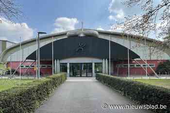 Gemeente investeert kwart miljoen euro in nieuw dak voor verouderde sporthal