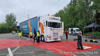 Scholieren leren over verkeersveiligheid tijdens fietstocht door zuidrand