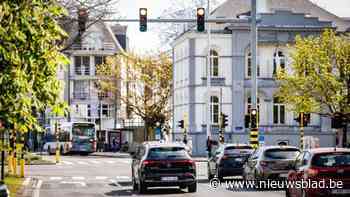 Mechelse vesten aan Mercierplein nacht onderbroken om gevaarlijke putten te herstellen