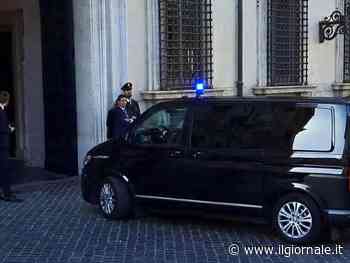 Zelensky: "Potrei non partecipare ai funerali". Meloni riceve Orban e Stramer