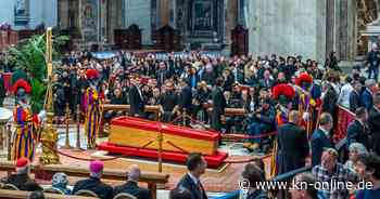Papst ist tot: Wie Deutsche in Rom um Franziskus trauern