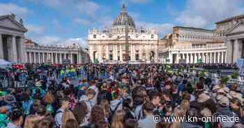 Papst-Sarg im Petersdom aufgebahrt: Ein letzter, kurzer Blick auf Franziskus