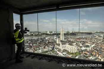 Wandelen door het skelet van de Boerentoren: “Nergens anders ter wereld kun je een wolkenkrabber in z’n blootje bezoeken”