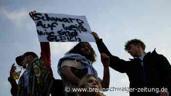 Tausende demonstrieren nach Polizeischüssen in Oldenburg