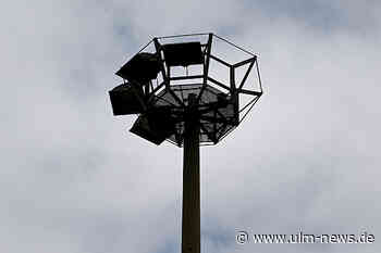 Wenn es sonst nix ist: ein 40-Meter hoher Betonmast wird einfach umgesägt