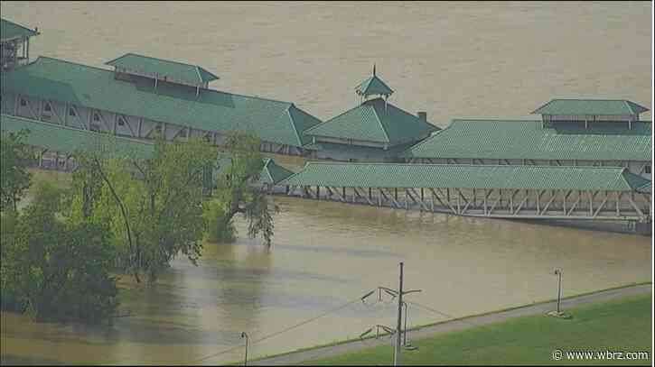 Bridge that used to connect Mississippi Riverfront to shuttered Belle casino riverboat collapses