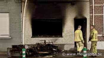 Uitslaande brand treft rijwoning in Muizen: vijf bewoners ter controle naar ziekenhuis