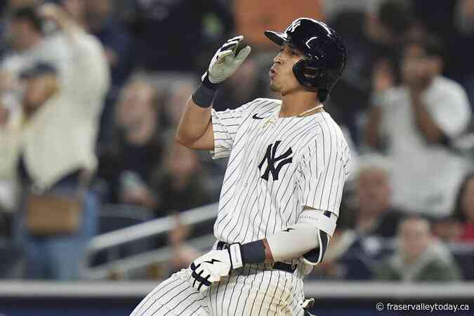 Kirk hits go-ahead 2-run double in 9th, Blue Jays beat Yankees 4-2