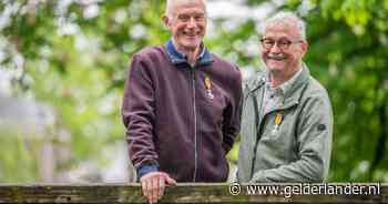 Broers Jan en Bert krijgen tot hun verbazing beiden een lintje: ‘Het zweet stond op mijn rug’