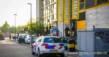 Groep mannen met elkaar op de vuist voor Jumbo in Eindhoven: gewonde naar ziekenhuis