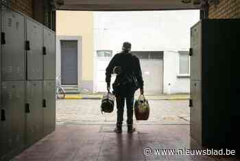 Stad haalt kluisjes voor daklozen weg nadat buren klagen: “Voor wie op straat leeft, zijn ze een belangrijke houvast”
