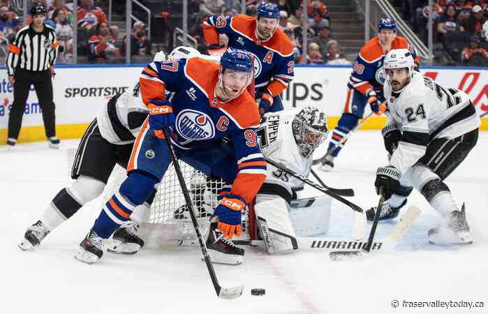 Oilers score 4 goals in third period to beat Kings 7-4, trail series 2-1