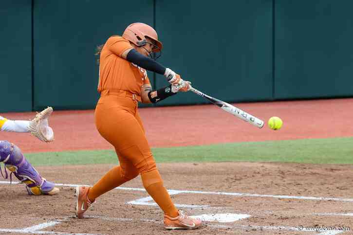 Rally falls short for No. 3 Texas in 7-6 loss to No. 4 Oklahoma