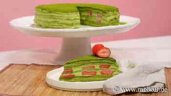 Dieser Erdbeer-Matcha-Crêpe-Kuchen ist der absolute Hingucker – zart, fruchtig und einfach lecker