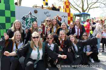 Tanz, Musik und großer Festumzug