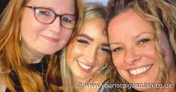 Teen whose finger was amputated due to cancer misdiagnosis to run London Marathon