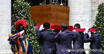 Zelensky en Trump op de eerste rij, lovende toespraken over paus: ‘Hij riep altijd op tot vrede’