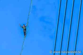 Indrukwekkend: highliners warmen op voor WK aan brug over Albertkanaal