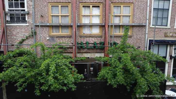 Tien jaar na de brand is dit theater nog altijd een bouwval: 'Schandvlek'