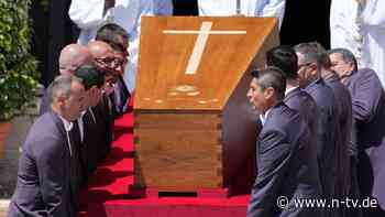 "Seltener Moment der Einheit": Königshäuser erweisen Franziskus die letzte Ehre