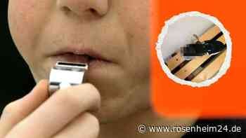 Ekel-Eklat bei Fußballspiel: Schiri findet in Halbzeitpause Sch*** in seinem Schuh