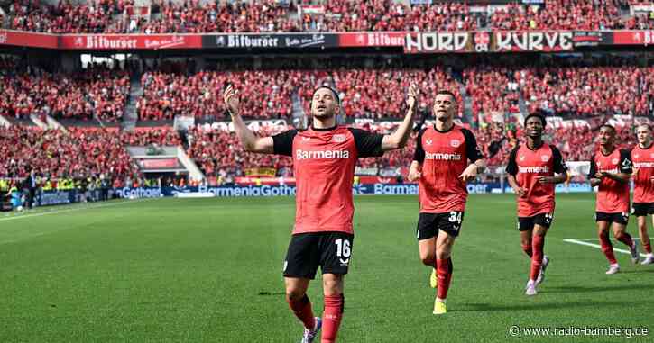 Sieg gegen Augsburg: Bayer verhindert Bayern-Party