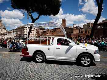 Qual è la storia della papamobile usata al corteo funebre