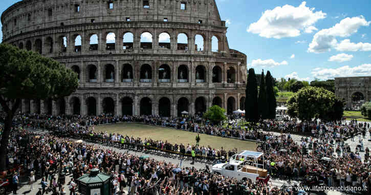 I leader del mondo e 400mila cittadini comuni: l’addio a Francesco. L’ultimo viaggio del Papa tra due ali di folla per le vie di Roma