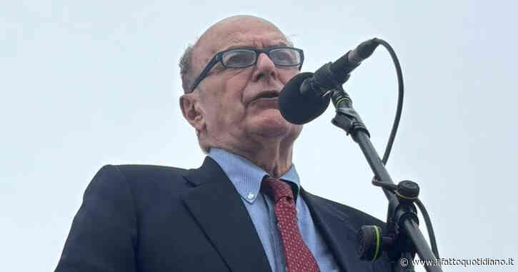 Bersani: “Baste favole sul fascismo bonaccione, questo governo umilia le radici antifasciste”. Commosso omaggio a Papa Francesco