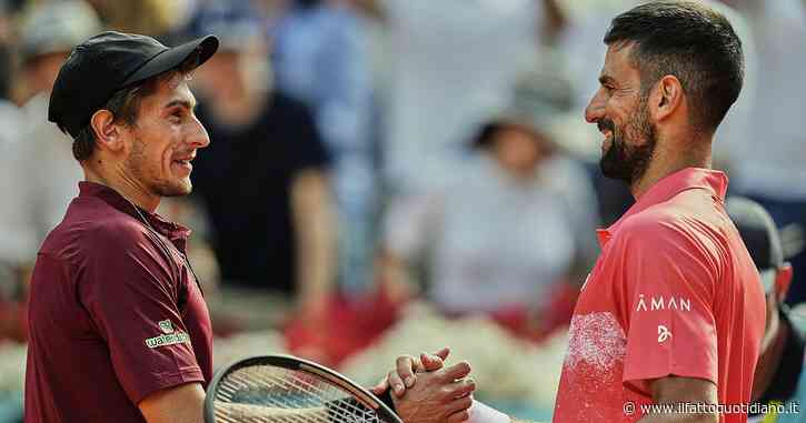 “È sempre stato il mio idolo”, storica vittoria di Matteo Arnaldi a Madrid: battuto Novak Djokovic: