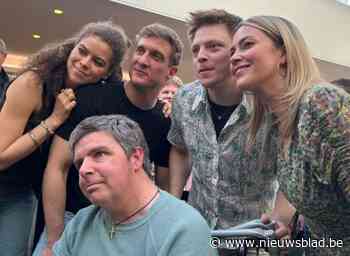 Stoeltjes in de winkel gekocht om dan 6 uur te wachten: acteurs uit ‘Sturm Der Liebe’ lokken horde fans naar Shopping 1 in Genk