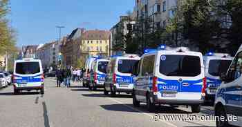 Kieler Polizei trennt Fans von Holstein Kiel und Gladbach mit Gewalt
