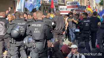 Politische Lager treffen aufeinander: Demo in Bayern eskaliert – acht verletzte Beamte
