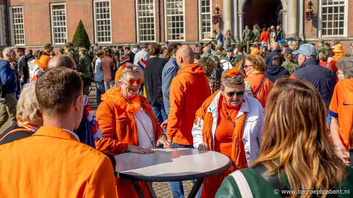 Koningsdag: Politie springt ook mee - pleinen in Breda en Eindhoven vol